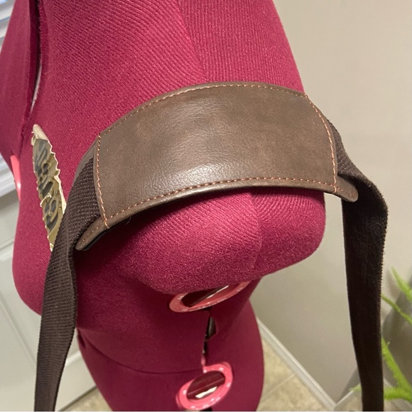 Debco brown leather University of Calgary stamped messenger shoulder bag. Used. - Picture 3 of 14